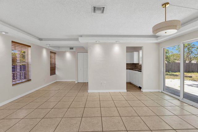 261 NE 42nd Street, Deerfield Beach, FL 33064