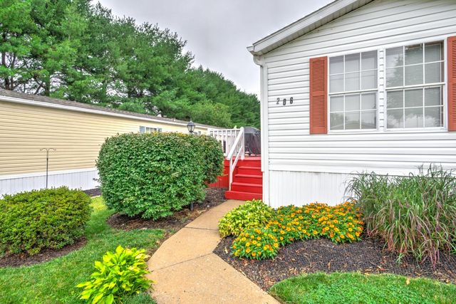 206 SADDLEFORD CT N, Lancaster, PA 17603