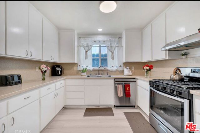 7701 Baird Avenue, Reseda, CA 91335