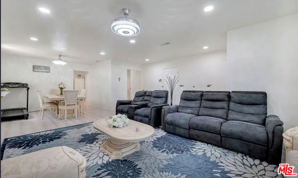 7701 Baird Avenue, Reseda, CA 91335