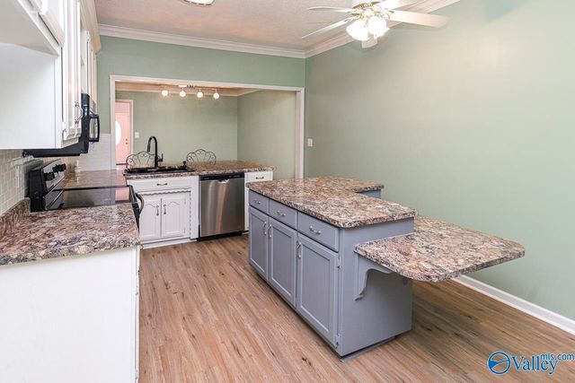 410 Autumnwood Drive SW, Decatur, AL 35601