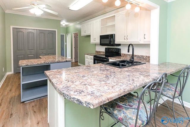 410 Autumnwood Drive SW, Decatur, AL 35601