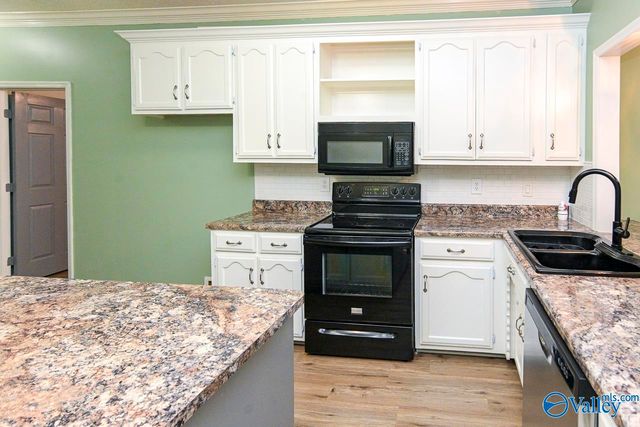 410 Autumnwood Drive SW, Decatur, AL 35601