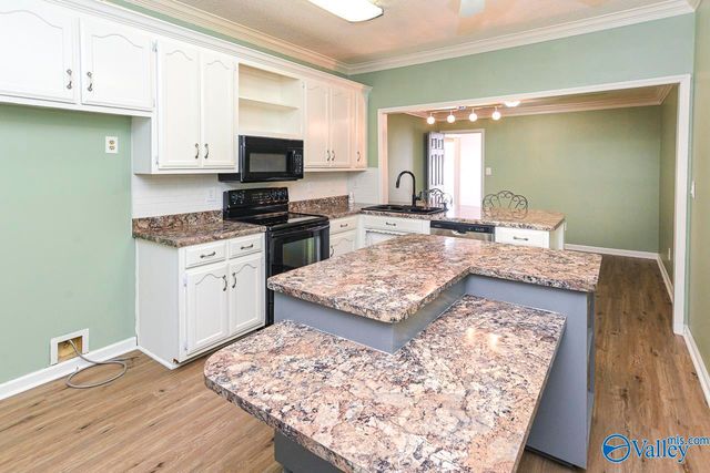 410 Autumnwood Drive SW, Decatur, AL 35601