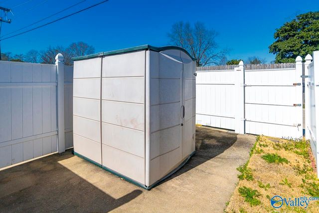 410 Autumnwood Drive SW, Decatur, AL 35601