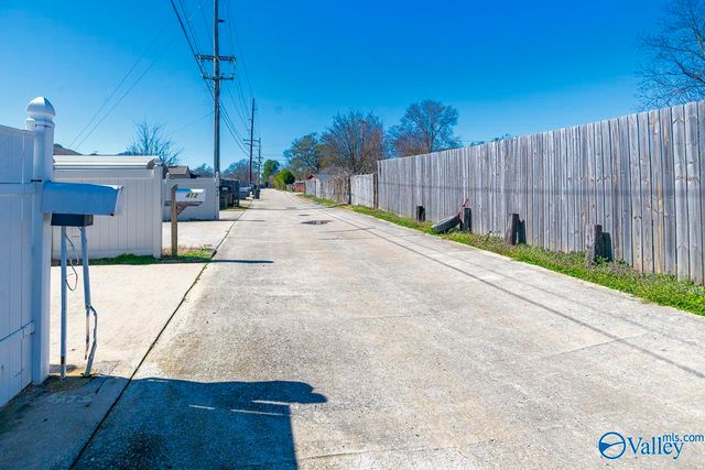 410 Autumnwood Drive SW, Decatur, AL 35601