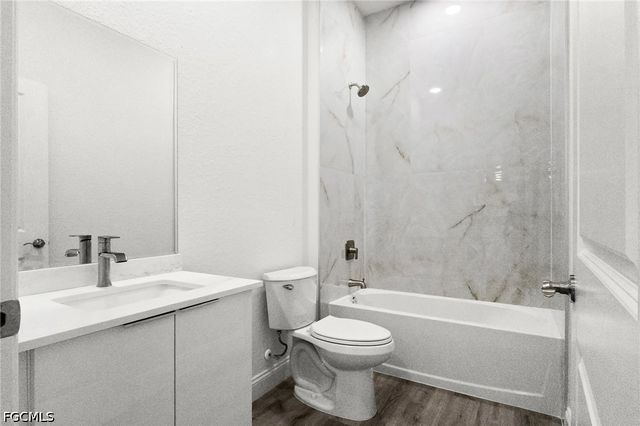 923 Alcalde ST E, Lehigh Acres, FL 33974