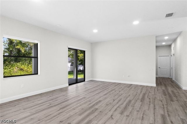 923 Alcalde ST E, Lehigh Acres, FL 33974