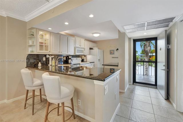 14 Royal Palm Way 303, Boca Raton, FL 33432