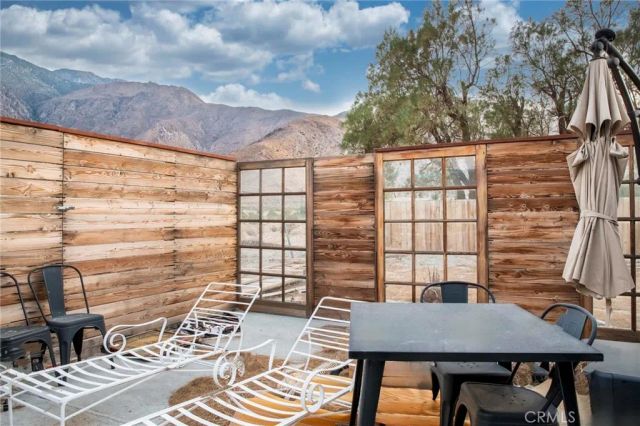15880 La Vida Drive, Palm Springs, CA 92262