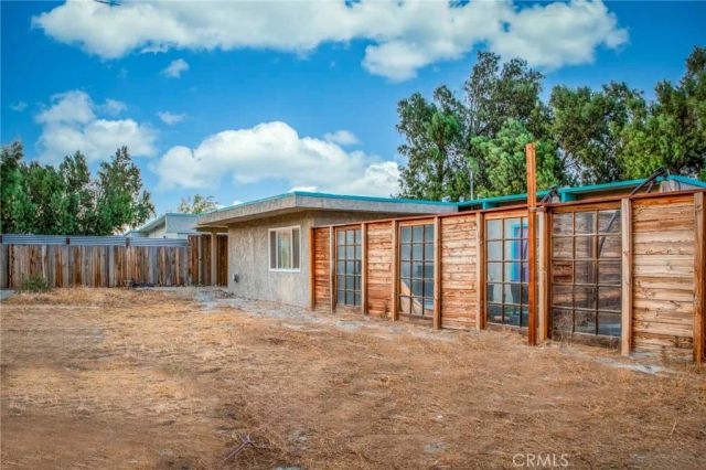 15880 La Vida Drive, Palm Springs, CA 92262