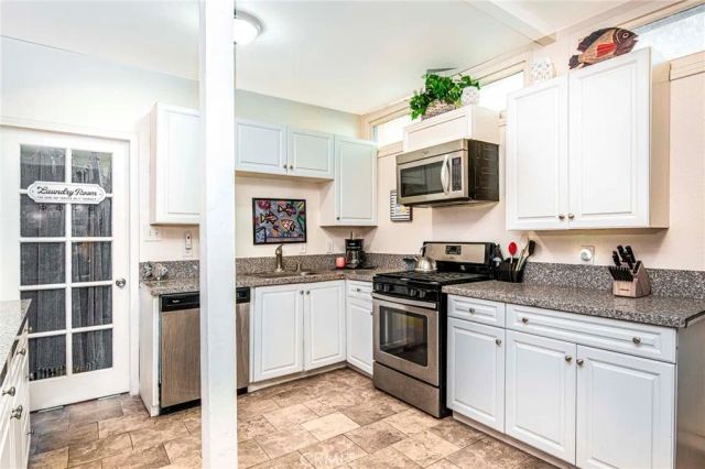 15880 La Vida Drive, Palm Springs, CA 92262