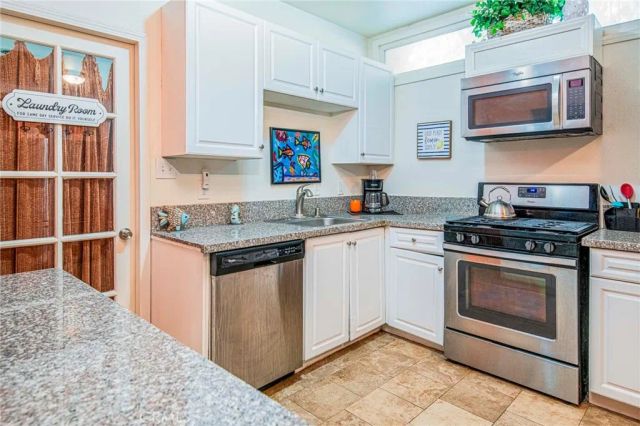 15880 La Vida Drive, Palm Springs, CA 92262