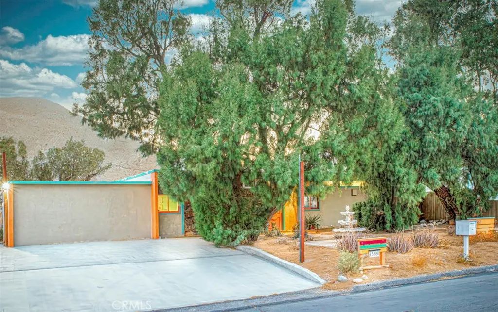 15880 La Vida Drive, Palm Springs, CA 92262