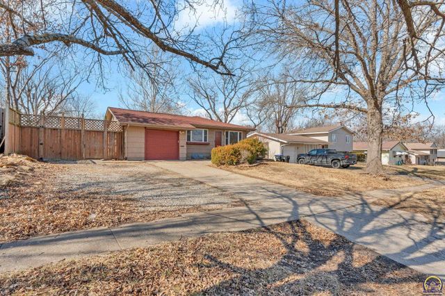 2807 SW McAlister AVE, Topeka, KS 66614