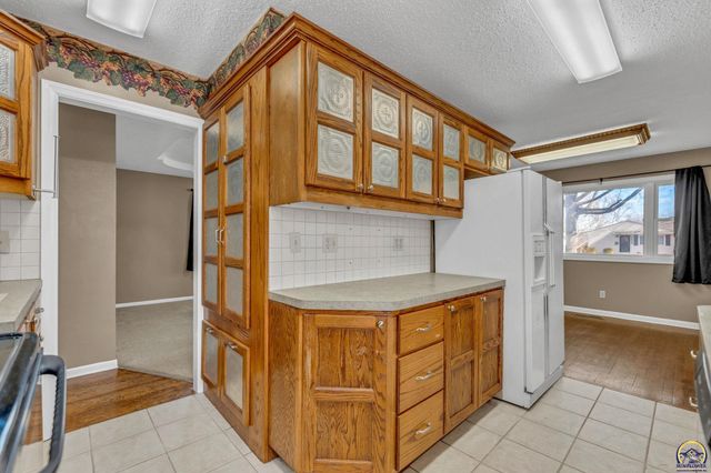 2807 SW McAlister AVE, Topeka, KS 66614