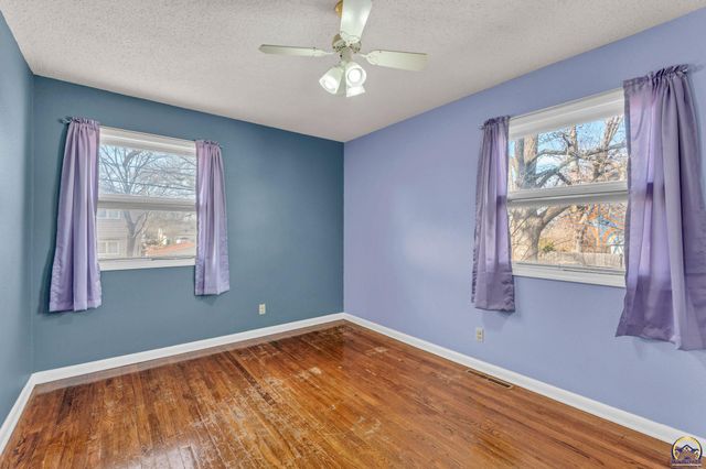 2807 SW McAlister AVE, Topeka, KS 66614