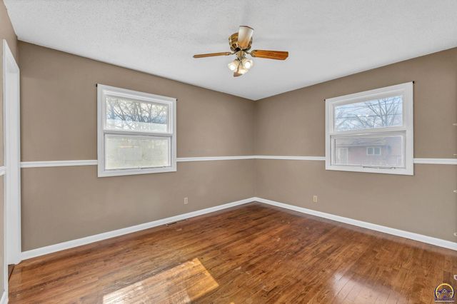 2807 SW McAlister AVE, Topeka, KS 66614