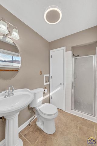 2807 SW McAlister AVE, Topeka, KS 66614