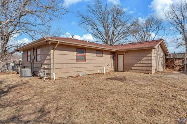 2807 SW McAlister AVE, Topeka, KS 66614