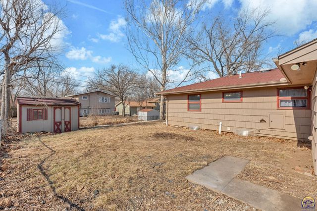 2807 SW McAlister AVE, Topeka, KS 66614