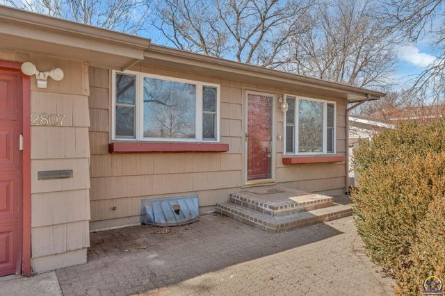 2807 SW McAlister AVE, Topeka, KS 66614