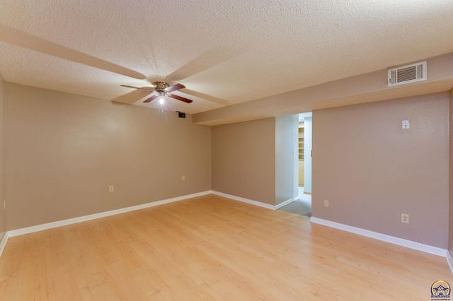 2807 SW McAlister AVE, Topeka, KS 66614