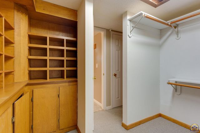 2807 SW McAlister AVE, Topeka, KS 66614