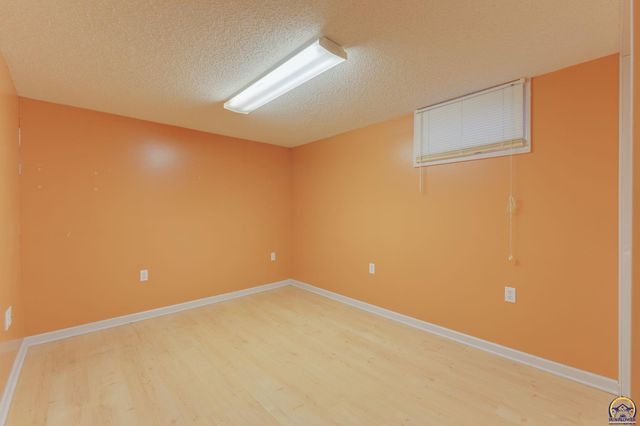 2807 SW McAlister AVE, Topeka, KS 66614