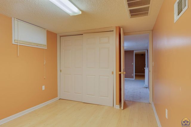 2807 SW McAlister AVE, Topeka, KS 66614