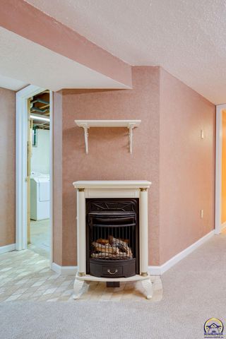 2807 SW McAlister AVE, Topeka, KS 66614