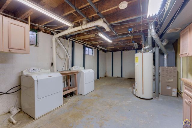 2807 SW McAlister AVE, Topeka, KS 66614