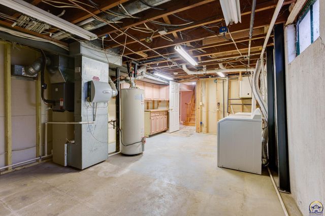 2807 SW McAlister AVE, Topeka, KS 66614