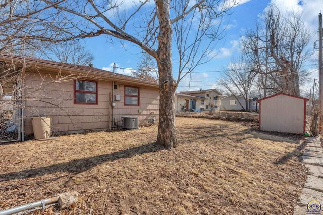 2807 SW McAlister AVE, Topeka, KS 66614