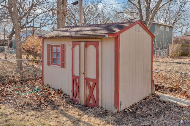 2807 SW McAlister AVE, Topeka, KS 66614