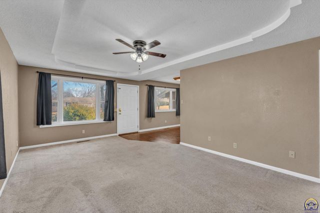 2807 SW McAlister AVE, Topeka, KS 66614