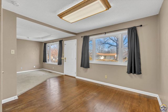 2807 SW McAlister AVE, Topeka, KS 66614