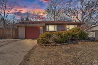 2807 SW McAlister AVE, Topeka, KS 66614