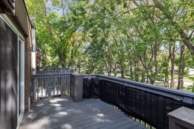 2800 Hamline Avenue N 302, Roseville, MN 55113