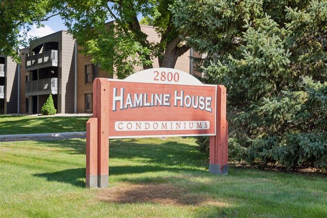 2800 Hamline Avenue N 302, Roseville, MN 55113