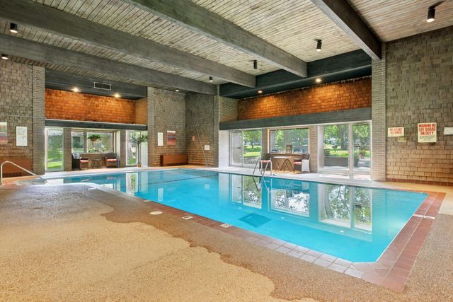 2800 Hamline Avenue N 302, Roseville, MN 55113