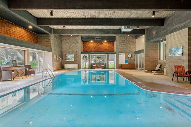 2800 Hamline Avenue N 302, Roseville, MN 55113