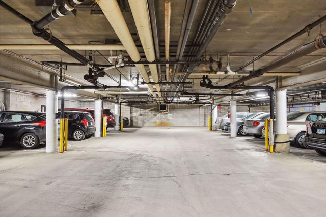 2800 Hamline Avenue N 302, Roseville, MN 55113