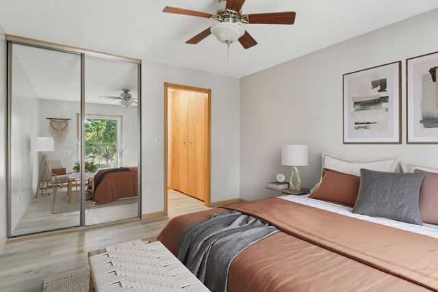 2800 Hamline Avenue N 302, Roseville, MN 55113