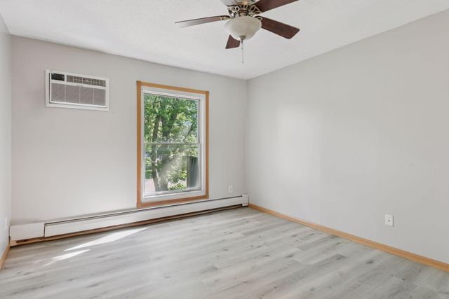 2800 Hamline Avenue N 302, Roseville, MN 55113