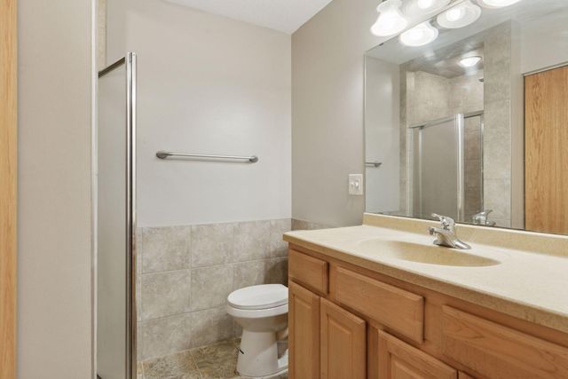 2800 Hamline Avenue N 302, Roseville, MN 55113