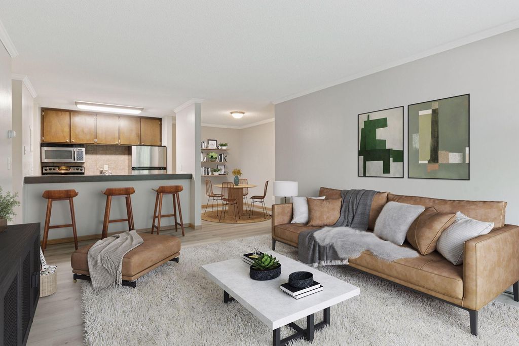 2800 Hamline Avenue N 302, Roseville, MN 55113