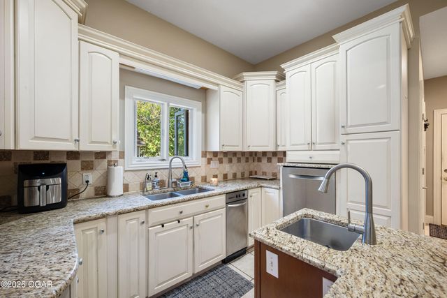 1232 Bramar Drive, Joplin, MO 64801