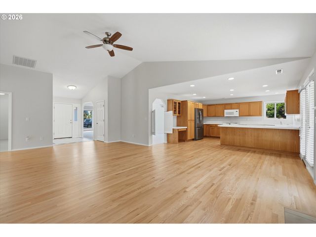 2406 Nw 116TH St, Vancouver, WA 98685