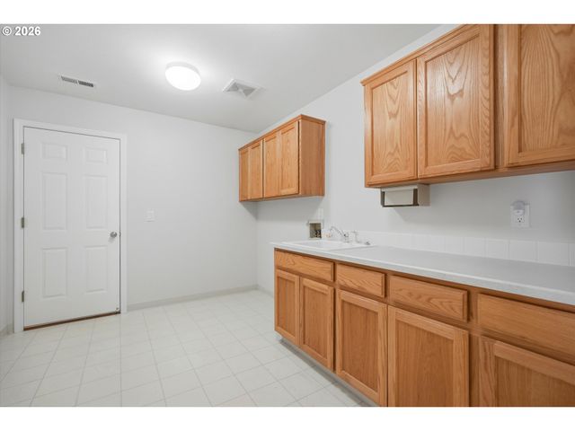 2406 Nw 116TH St, Vancouver, WA 98685